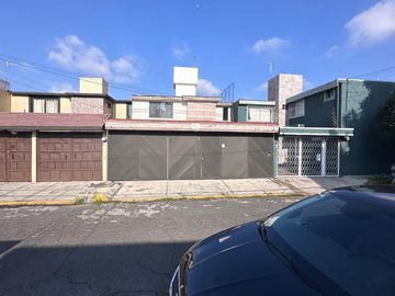 CASA EN VENTA, LOMAS ESTRELLAS, EN IZTAPALAPA.