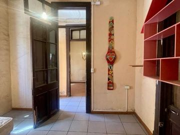 SE VENDE CASA EN PASAJE CERRADO 2D 1B 81MTS2 COMUNA SANTIAGO