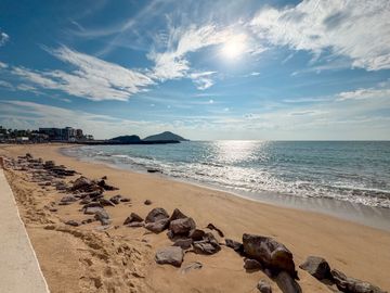 VENTA - Condominio en Playa Escondida.