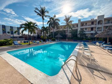VENTA - Condominio en Playa Escondida.