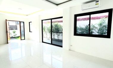 Brand New Modern 3-Storey House with Roof Deck in AFPOVAI Phase 2