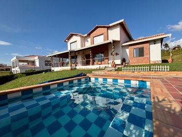 LINDA CASA CAMPESTRE EN VENTA EN LA MESA DE LOS SANTOS