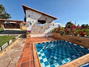 LINDA CASA CAMPESTRE EN VENTA EN LA MESA DE LOS SANTOS