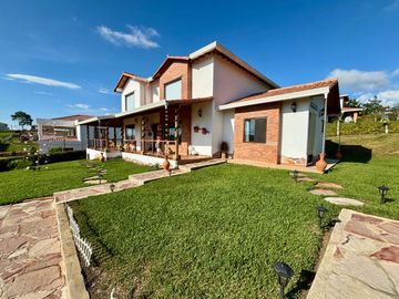 LINDA CASA CAMPESTRE EN VENTA EN LA MESA DE LOS SANTOS