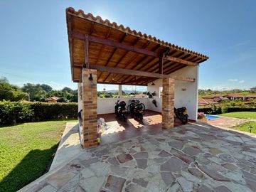 LINDA CASA CAMPESTRE EN VENTA EN LA MESA DE LOS SANTOS