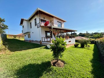 LINDA CASA CAMPESTRE EN VENTA EN LA MESA DE LOS SANTOS