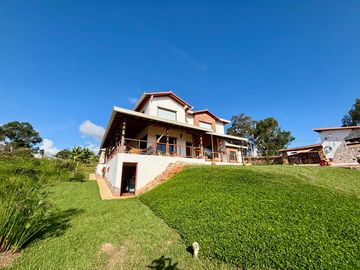 LINDA CASA CAMPESTRE EN VENTA EN LA MESA DE LOS SANTOS
