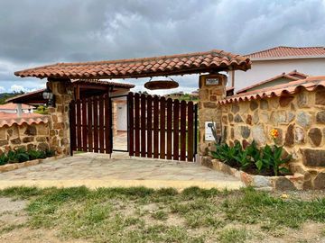 LINDA CASA CAMPESTRE EN VENTA EN LA MESA DE LOS SANTOS