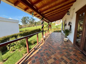 LINDA CASA CAMPESTRE EN VENTA EN LA MESA DE LOS SANTOS
