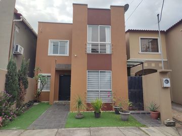 Venta casa Urbanizacion La Joya Av Leon Febres Cordero Daule Guayaquil
