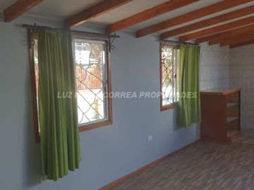Comodidad y Calidez: Casa de Dos Pisos en Conjunto Habitacional Hermano Bonifacio Martinez II, Quillota