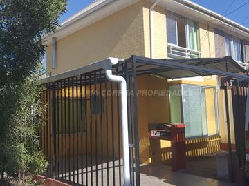 Comodidad y Calidez: Casa de Dos Pisos en Conjunto Habitacional Hermano Bonifacio Martinez II, Quillota