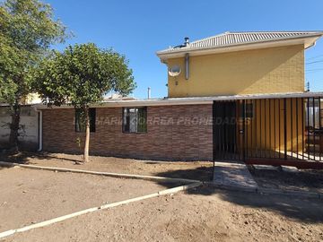 Comodidad y Calidez: Casa de Dos Pisos en Conjunto Habitacional Hermano Bonifacio Martinez II, Quillota