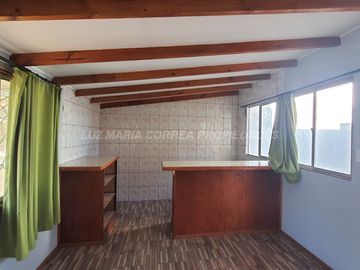 Comodidad y Calidez: Casa de Dos Pisos en Conjunto Habitacional Hermano Bonifacio Martinez II, Quillota