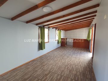 Comodidad y Calidez: Casa de Dos Pisos en Conjunto Habitacional Hermano Bonifacio Martinez II, Quillota