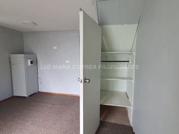 Comodidad y Calidez: Casa de Dos Pisos en Conjunto Habitacional Hermano Bonifacio Martinez II, Quillota