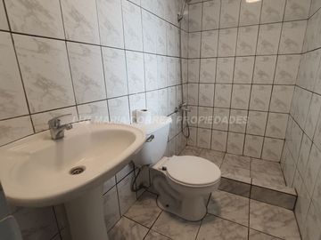 Comodidad y Calidez: Casa de Dos Pisos en Conjunto Habitacional Hermano Bonifacio Martinez II, Quillota