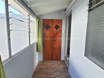 Comodidad y Calidez: Casa de Dos Pisos en Conjunto Habitacional Hermano Bonifacio Martinez II, Quillota