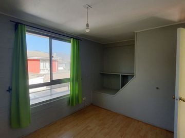 Comodidad y Calidez: Casa de Dos Pisos en Conjunto Habitacional Hermano Bonifacio Martinez II, Quillota