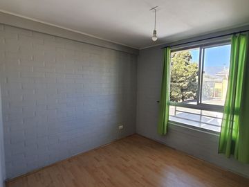 Comodidad y Calidez: Casa de Dos Pisos en Conjunto Habitacional Hermano Bonifacio Martinez II, Quillota