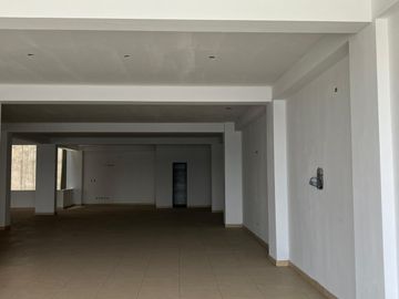 Alquiler Locales en Nuevo Edificio Frente a Mercado Mayoria de Lima