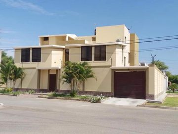 AMPLIA CASA EN VENTA LOMA BLANCA - PIURA