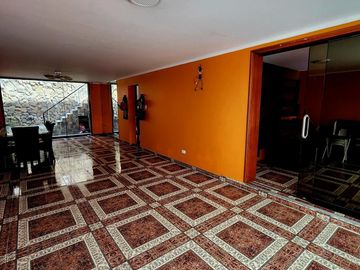 VENDO LINDA CASA EN URB. JAVIER PRADO