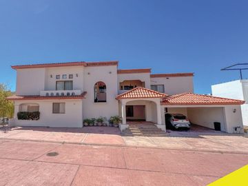 Se vende residencia amueblada en San Carlos, Sonora.