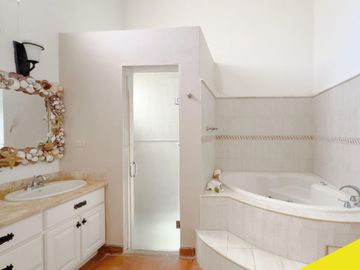 Se vende residencia amueblada en San Carlos, Sonora.