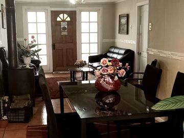 Nuevo precio! Venta casa 3D2B con cabaña 3D1B en sector Las Mariposas, Chillán
