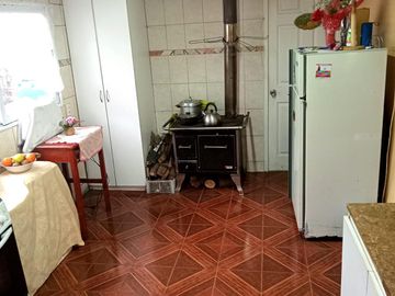 Nuevo precio! Venta casa 3D2B con cabaña 3D1B en sector Las Mariposas, Chillán