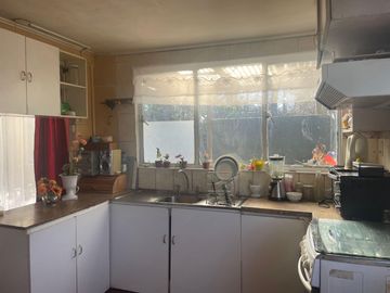 Nuevo precio! Venta casa 3D2B con cabaña 3D1B en sector Las Mariposas, Chillán