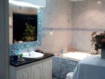 Nuevo precio! Venta casa 3D2B con cabaña 3D1B en sector Las Mariposas, Chillán