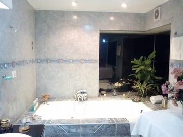 Nuevo precio! Venta casa 3D2B con cabaña 3D1B en sector Las Mariposas, Chillán