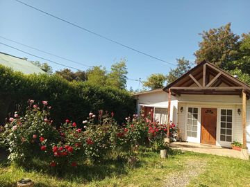 Nuevo precio! Venta casa 3D2B con cabaña 3D1B en sector Las Mariposas, Chillán