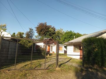Nuevo precio! Venta casa 3D2B con cabaña 3D1B en sector Las Mariposas, Chillán