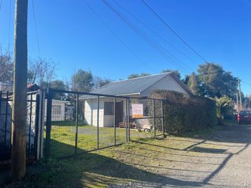 Nuevo precio! Venta casa 3D2B con cabaña 3D1B en sector Las Mariposas, Chillán
