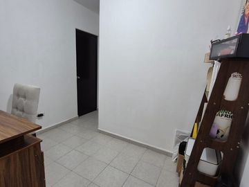 Departamento con Terraza espaciosa en Lomas del Tec, cuenta con Mini Splits y Cortinas. Acabados de Marmol