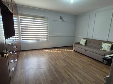 Departamento con Terraza espaciosa en Lomas del Tec, cuenta con Mini Splits y Cortinas. Acabados de Marmol
