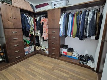 Departamento con Terraza espaciosa en Lomas del Tec, cuenta con Mini Splits y Cortinas. Acabados de Marmol