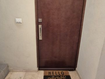Departamento con Terraza espaciosa en Lomas del Tec, cuenta con Mini Splits y Cortinas. Acabados de Marmol