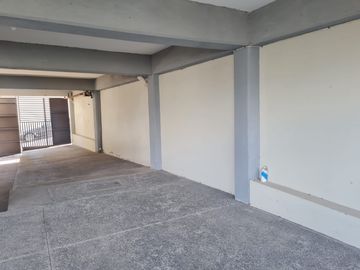Departamento con Terraza espaciosa en Lomas del Tec, cuenta con Mini Splits y Cortinas. Acabados de Marmol
