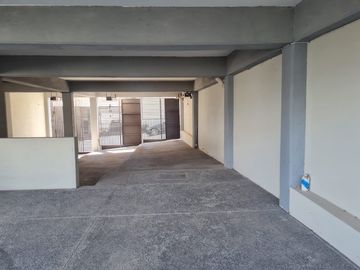 Departamento con Terraza espaciosa en Lomas del Tec, cuenta con Mini Splits y Cortinas. Acabados de Marmol
