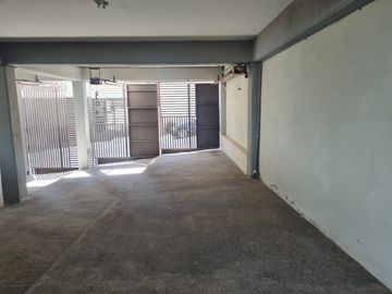 Departamento con Terraza espaciosa en Lomas del Tec, cuenta con Mini Splits y Cortinas. Acabados de Marmol