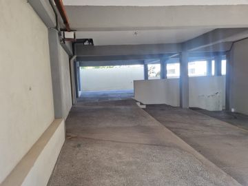 Departamento con Terraza espaciosa en Lomas del Tec, cuenta con Mini Splits y Cortinas. Acabados de Marmol