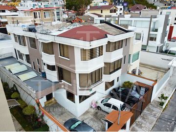 DEPARTAMENTO CON VISTA PANORAMICA EN VENTA SECTOR PUSUQUÍ (URB DEL ARQUITECTO)