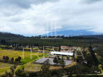 DEPARTAMENTO CON VISTA PANORAMICA EN VENTA SECTOR PUSUQUÍ (URB DEL ARQUITECTO)