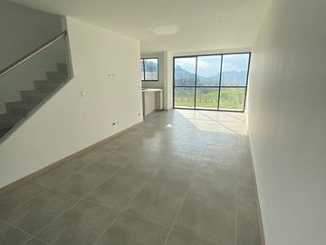 VENDO CESION  LISTA PARA ENTREGAR CASA EL RETIRO EN CONJUNTO CERRADO EN LA FLORIDA DE 114M2 MAS ZONA VERDE