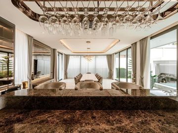 The ultimate luxury beachfront home! A golden opportunity for investment in Pattaya, ready for you to experience the ultimate luxury with the best loc