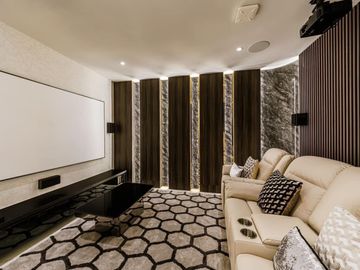 The ultimate luxury beachfront home! A golden opportunity for investment in Pattaya, ready for you to experience the ultimate luxury with the best loc
